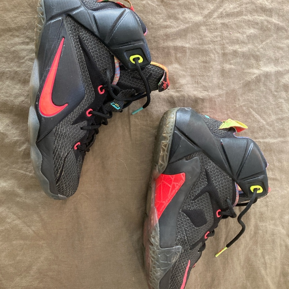 Nike LeBron Sneakers - 5.5Y /7.5W /Eur 38 - black w neon accents - 2014 ed - Picture 4 of 8